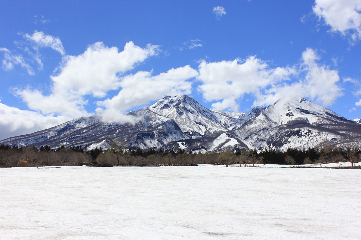 “越後富士”とも呼ばれる妙高山。